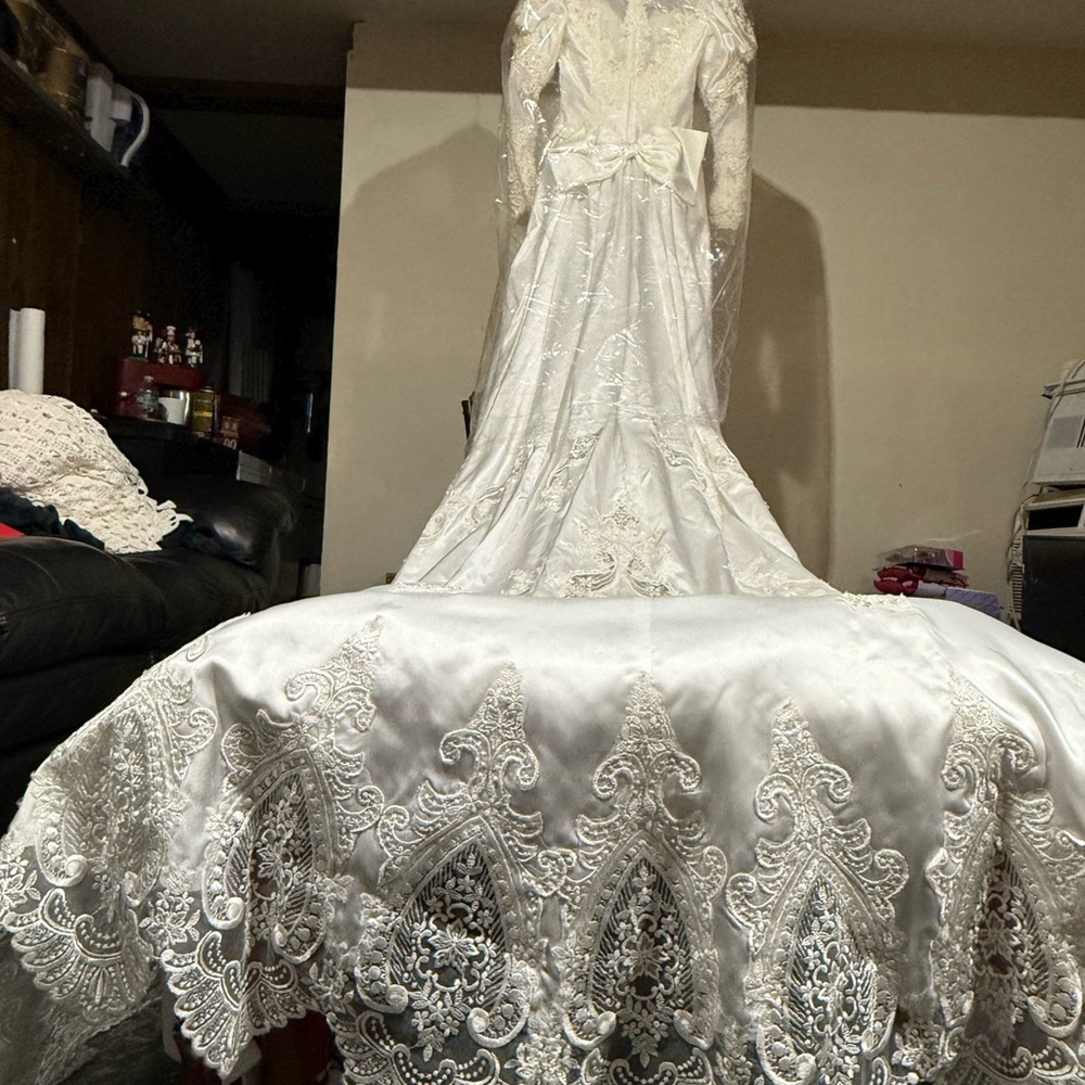Elegant Vintage White Lace Wedding Dress Size 10 NEW